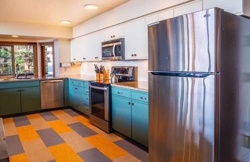 South Beach House | Hot Tub, Dog Friendly & Game Room in Large Ocean Front Home!
