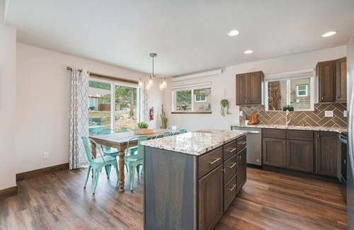 Estes Park Villa | Hot tub! Dogs OK! King Bed & Fireplace, Near Park