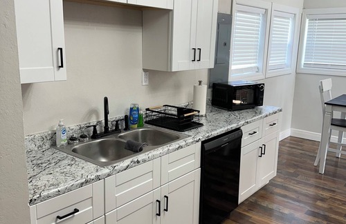 Mena House | Hot Tub Downtown Mena 3BR Family Home