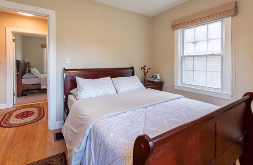 Audubon House | Hot tub, Downtown, Zoo, Expo Center, Conv Center, Chuchill downs—3BATH*7BED