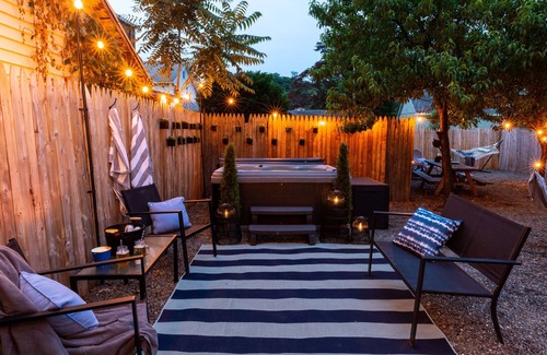 Kingston Apartment | Hot Tub - Fire Pit - BBQ - Hammock - Colonial