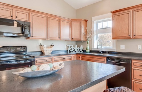 South Haven House | Hot Tub, Fire Pit, Close to Kids Corner Park & South Beach
