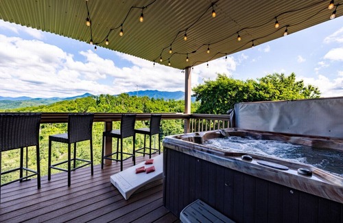Chalet Village Cabin | Hot Tub, Fire Pit, Game Room, VIEWS of Mt.Leconte - Three Suite Retreat