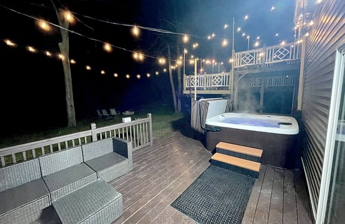 Tobyhanna House | Hot Tub, Fire Pit, Heated Floors PlayStation 4 and More