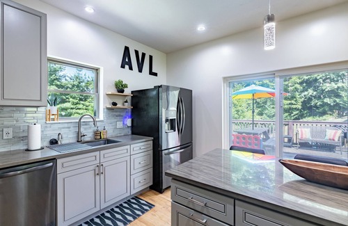 Asheville House | Hot Tub, Fire Pit, Mountain Views, 10min to AVL | Modern Escape by Avanstay