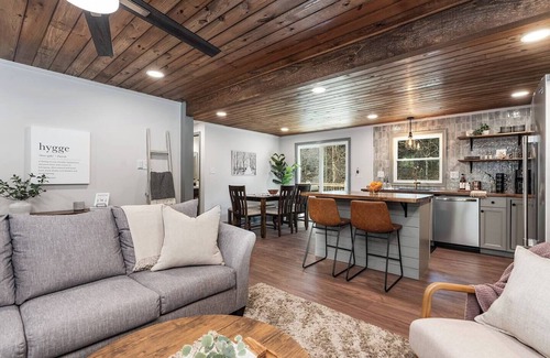 Wingina House | Hot Tub | Fire Pit | River | State Park | King Bed