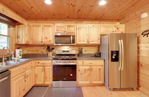 Blue Ridge Cabin | Hot Tub & Fire Pit: Secluded Blue Ridge Cabin!