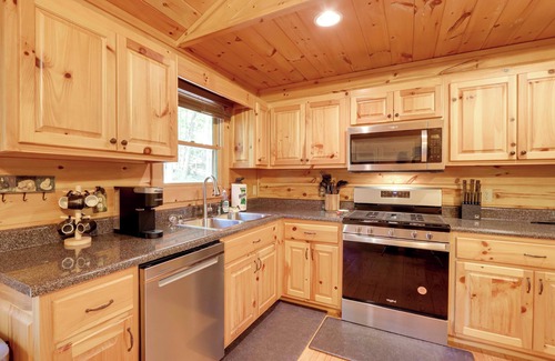 Blue Ridge Cabin | Hot Tub & Fire Pit: Secluded Blue Ridge Cabin!