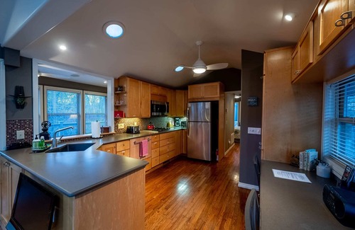 Eureka Springs Cabin | Hot Tub + Fire Pit + Secluded + 5 Minutes Eureka