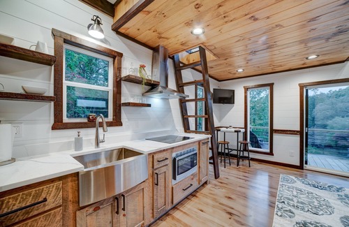 Morganton Cabin | Hot Tub Fire Pit Walk to Blue Ridge Lake Dog Friendly