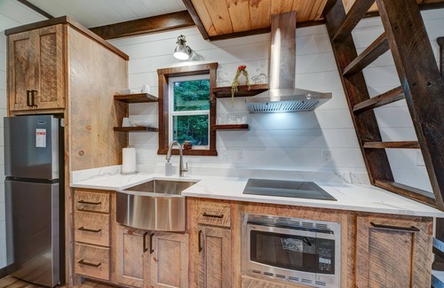 Morganton Cabin | Hot Tub Fire Pit Walk to Blue Ridge Lake Dog Friendly