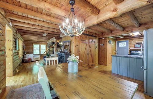 Canton Cabin | Hot Tub, Fire Pit: Waynesville Getaway Near Hiking