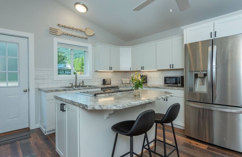 Burnsville Cottage | Hot Tub+Fire Pit, WiFi, Close to AVL+Burnsville! Perfect Location! Easy Access!