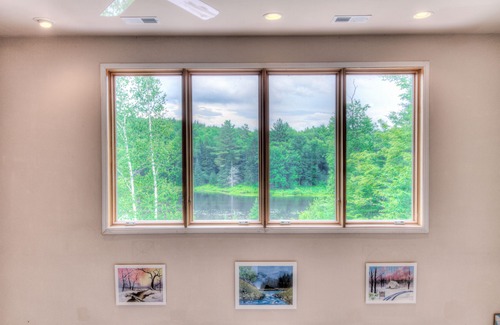 Londonderry House | Hot Tub - Fire Place - Sauna - Gym - 4 min to Bromley on a Private Lake