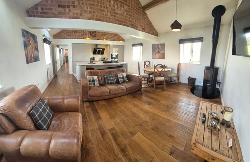 Longridge Cottage | Hot Tub*,Fire, Super-king , Zip n Link beds.Views