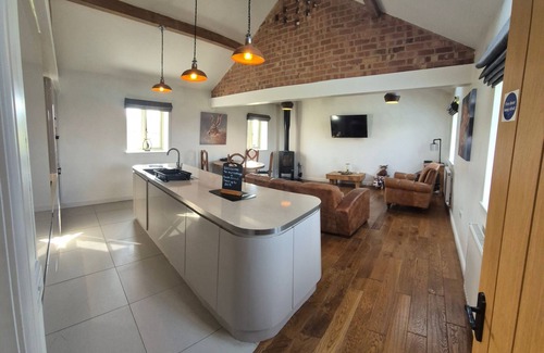 Longridge Cottage | Hot Tub*,Fire, Super-king , Zip n Link beds.Views