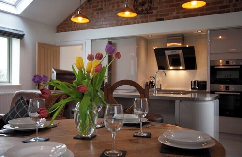 Longridge Cottage | Hot Tub*,Fire, Super-king , Zip n Link beds.Views
