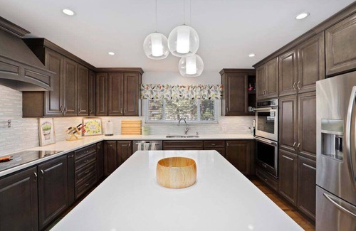 University Park House | Hot Tub, Firepit, Backyard Oasis- Pet Friendly!