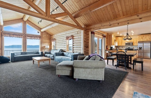 Harbor Village Cabin | Hot Tub! Foosball! Lake views! Bunks! Sleeps 30+!