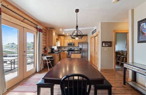 Harbor Village Cabin | Hot Tub! Foosball! Lake views! Bunks! Sleeps 30+!