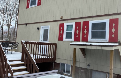 Albrightsville Cabin | Hot Tub! ForestEscape cabin-Full Central Air-4B/2.5b-12 adults+kids-game room
