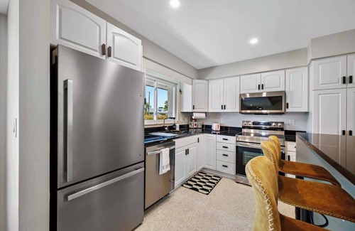 Largo House | Hot Tub, Game Lounge + Mins to Gulf Beachs
