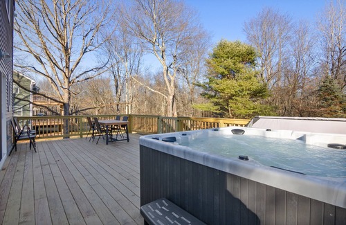 Albrightsville Cottage | Hot tub/Game Room: Relax & Unwind @ Zara’s Cottage