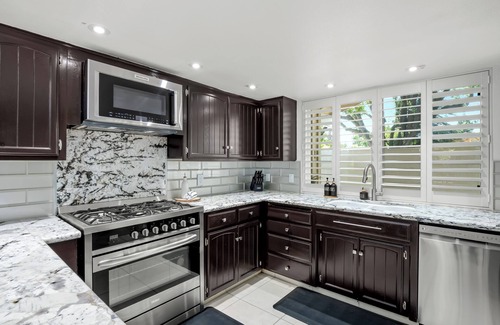 Fresno House | Hot Tub, Game Room - 3 Bed: 2 Bath near Fig Garden Loop!