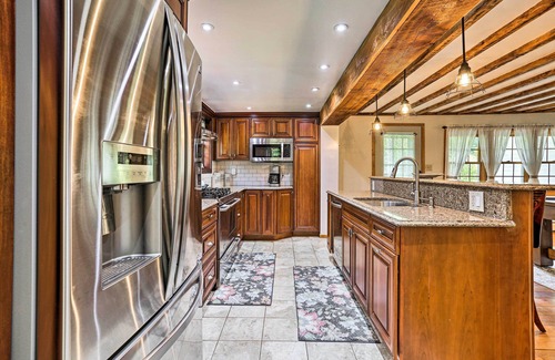 Greentown House | Hot Tub, Game Room: Greentown Home Near State Park