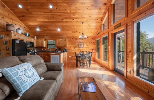 Wears Valley Cabin | Hot Tub | Game Room + Minutes to National Park