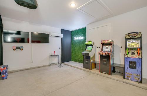 Lubbock House | Hot Tub, Game Room Modern Raider Resort By TTU