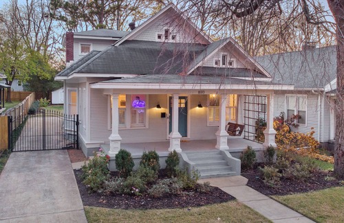 Cooper-Young Historic District House | Hot Tub & Game Room~ Private Cooper-Young Bungalow