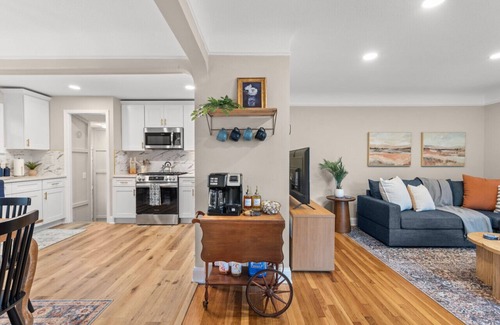 Parma Heights Apartment | Hot Tub|Game Room w/Shuffleboard|N64|Sleeps 8