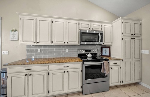 Bentonville Villa | Hot Tub/Gameroom/Firepit/Coler MTB - Downtown