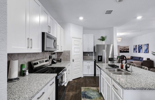 San Antonio House | Hot Tub Getaway | Game Room Office Yard BBQ WiFi