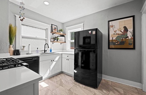 Kansas City House | Hot Tub & Gym in the Heart of KC
