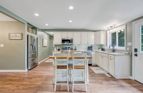 Roanoke House | Hot Tub Haven 4 Bedroom Home
