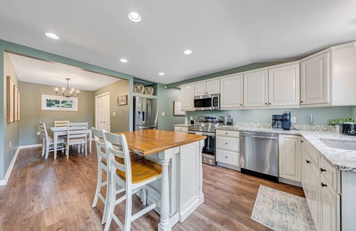 Roanoke House | Hot Tub Haven 4 Bedroom Home