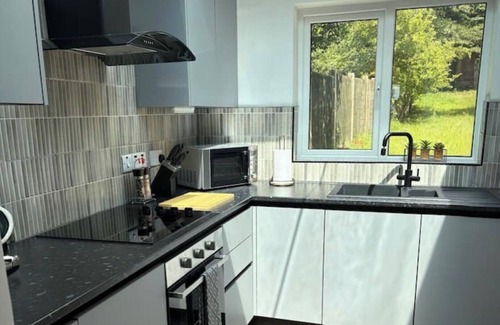 Cradley House | Hot Tub Haven, Malvern Hills Views - 5 Mins to Black Country Living Museum & Zoo