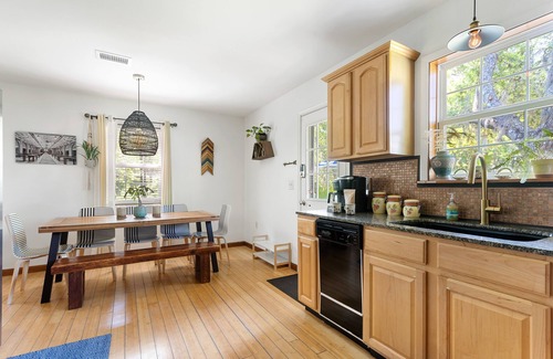 North Charleston House | Hot Tub Haven! : 7 Beds Endless Summer