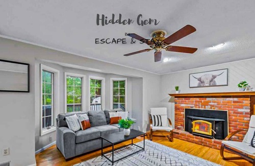 Saratoga Springs House | HOT TUB - Hidden Gem of Saratoga Springs -Fire Pit