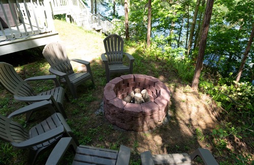 Jasper House | Hot Tub! Hidden Kayak Cove -2 Masters, Kayaks, Fire pit, & Game Room