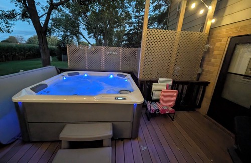 Clay County House | Hot Tub Hideaway
