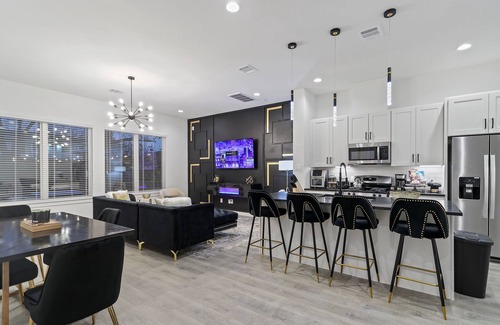 OST - South Union House | Hot tub Hotspot | Big Backyard W/Movie Room | Rodeo NRG
