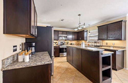 Houston House | Hot Tub HTown Getaway | Yard BBQ Air Hockey WiFi