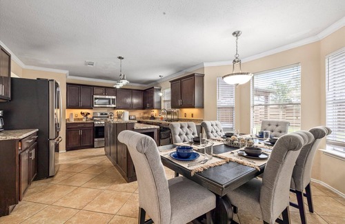 Houston House | Hot Tub HTown Getaway | Yard BBQ Air Hockey WiFi