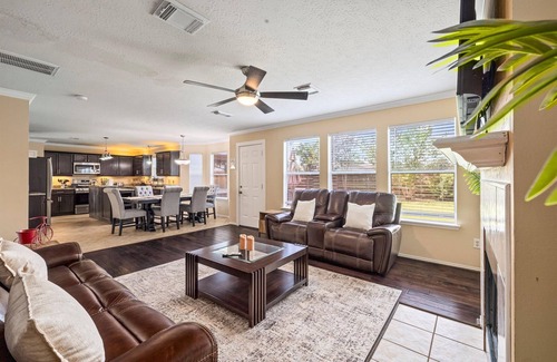 Houston House | Hot Tub HTown Getaway | Yard BBQ Air Hockey WiFi