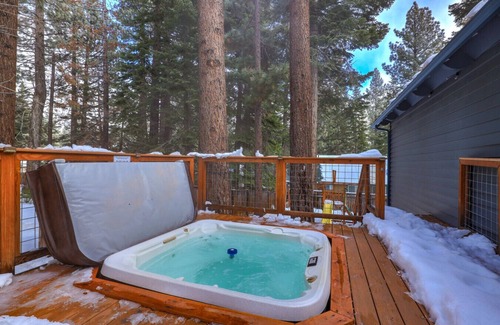 Pioneer Trail House | Hot Tub + Jungle Gym + Mini Pool Table