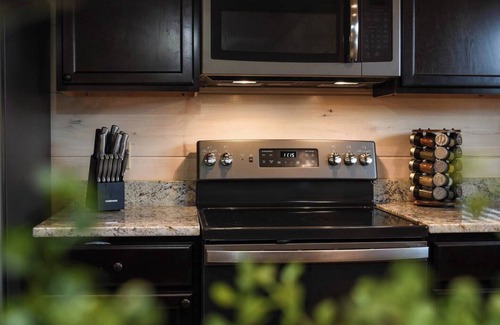 Pigeon Forge Cabin | Hot Tub | King Beds | Dollywood | Nerf Wars | Community Pool