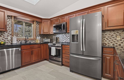 Sun Prairie House | Hot Tub - King Suite - Game Room - Large Groups